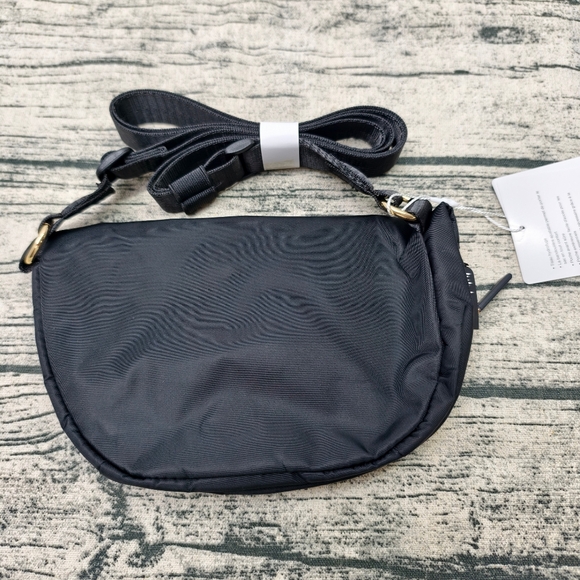 Lululemon - All Night Festival Bag - Micro 2L - Black/Gold - Picture 3 of 6